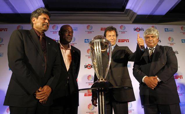 World T20 2016: Imran Khan meets Green Shirts ahead of Pak-India match