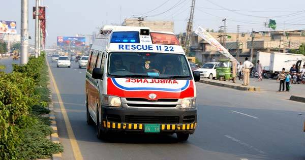 One killed, eight injured in road mishap near Multan