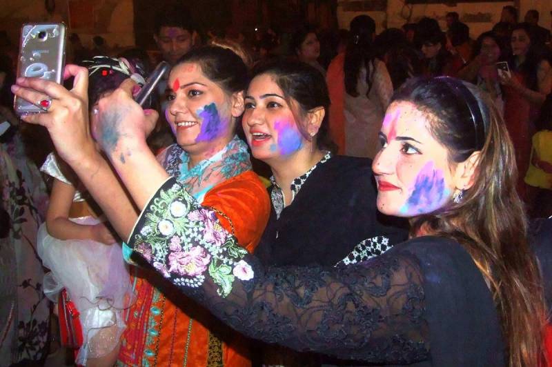 PICS: Hindu community celebrates Holi in Lahore