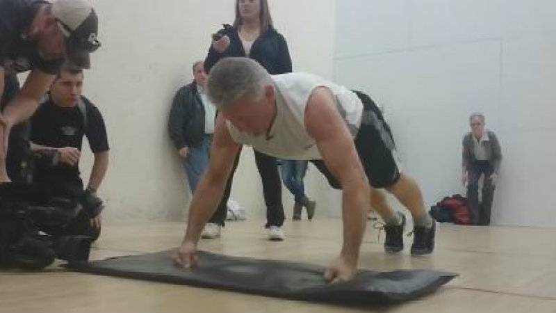 65-year-old man sets World Record for Most Knuckle Push-Ups