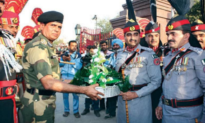 VIDEO: Pakistan Rangers present sweets to Indian BSF on Holi