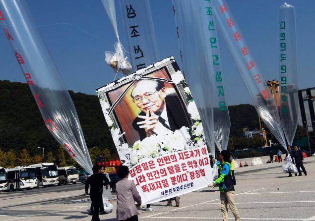 South Korean activists launch anti-North balloons