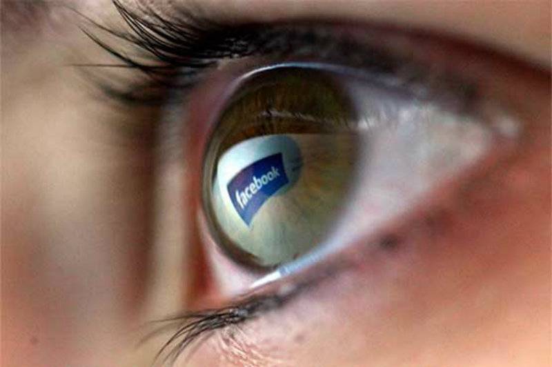 Facebook’s artificial intelligence reader helps blind people enjoy photos