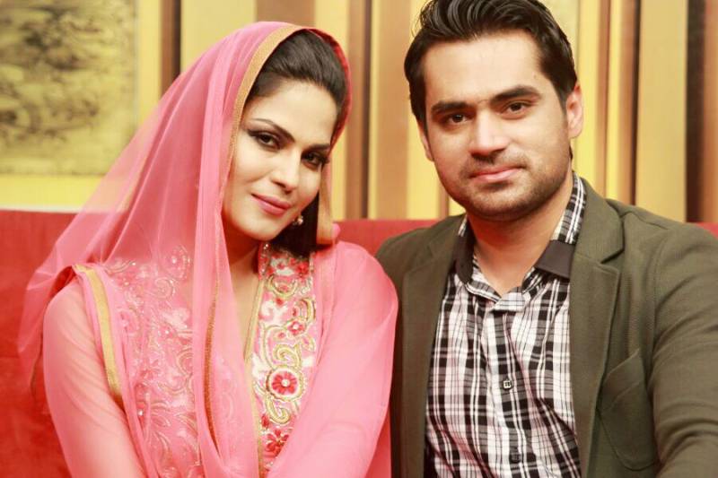 Veena Malik’s husband Asad Khattak reaches Lahore to attend PTI rally