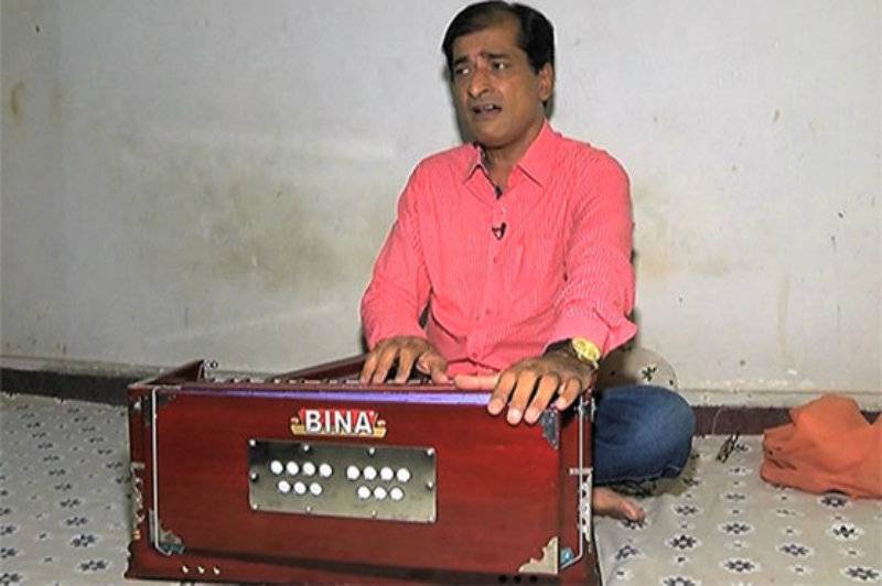 Rickshaw driver quits job, starts learning music on Lata Mangeshkar's request