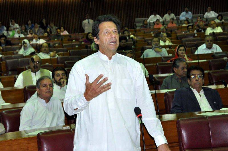 Imran presents himself for accountability, threatens protests if Panama Papers not probed