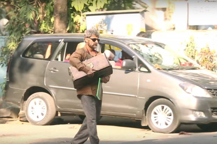 VIDEO: Sonu Nigam performs on street dressed as a beggar