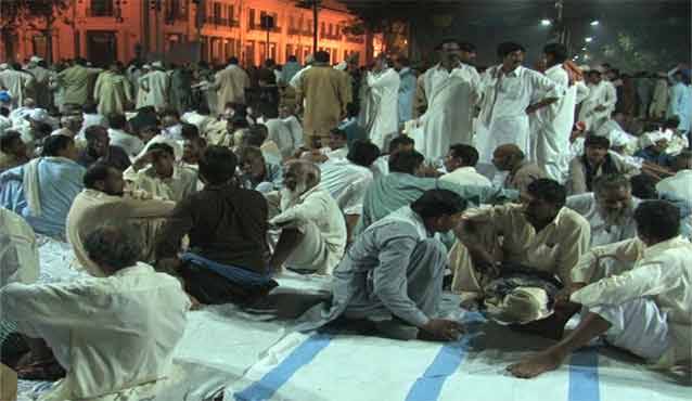 PRSP workers stage sit-in against suspension of programme