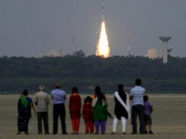 Success for Indian space program: inexpensive mini shuttle launched