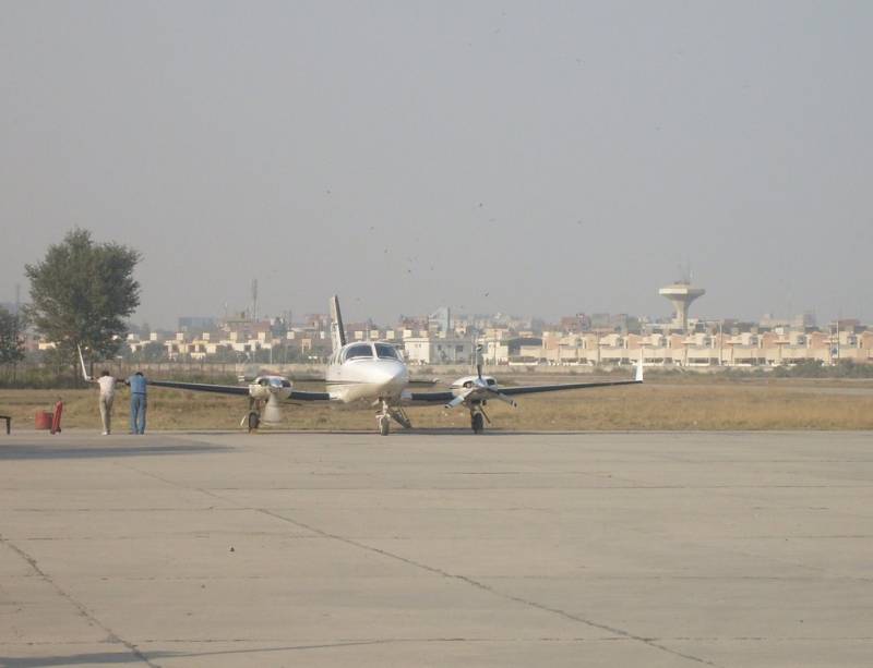 Training aircraft crashes in Lahore
