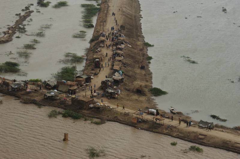 Pano Akil breach submerges 10 villages