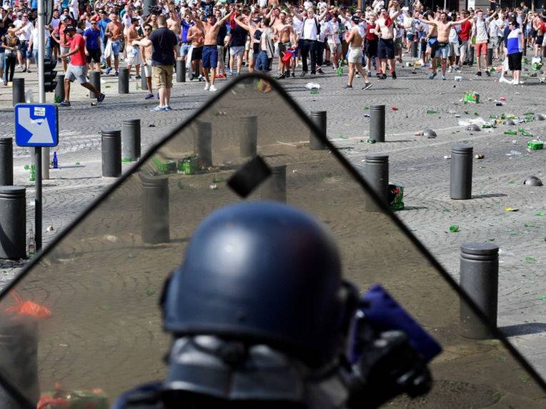 France bans alcohol near Euro 2016 venues after 3 days of drunken violence