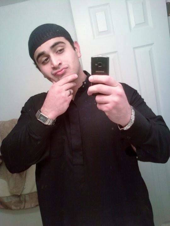 What did Orlando gunman post to Facebook just minutes before he began shooting