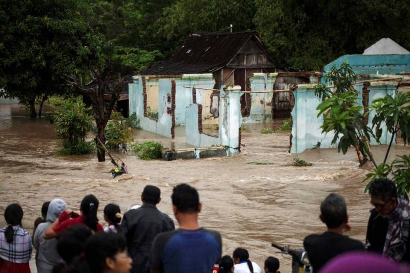 Deadly floods wreck Indonesia's Central Java killing 35 people