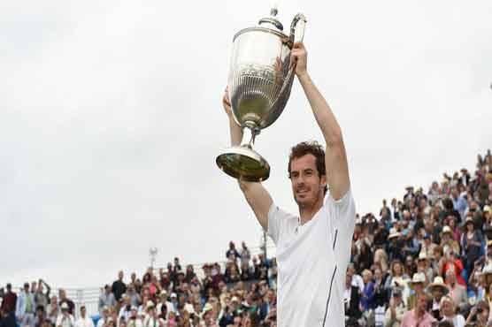 Murray makes history with fifth Queen's crown
