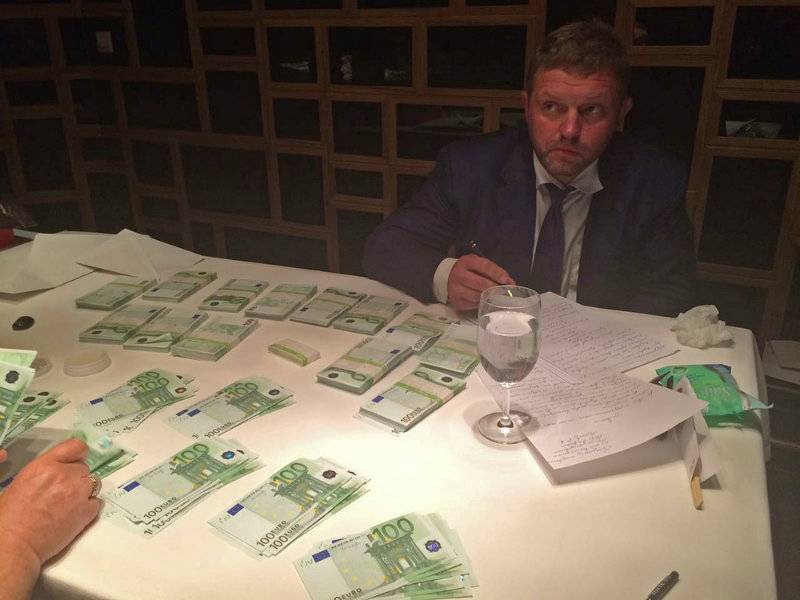 Big bribe: Russian governor arrested from Moscow restaurant with piles of money