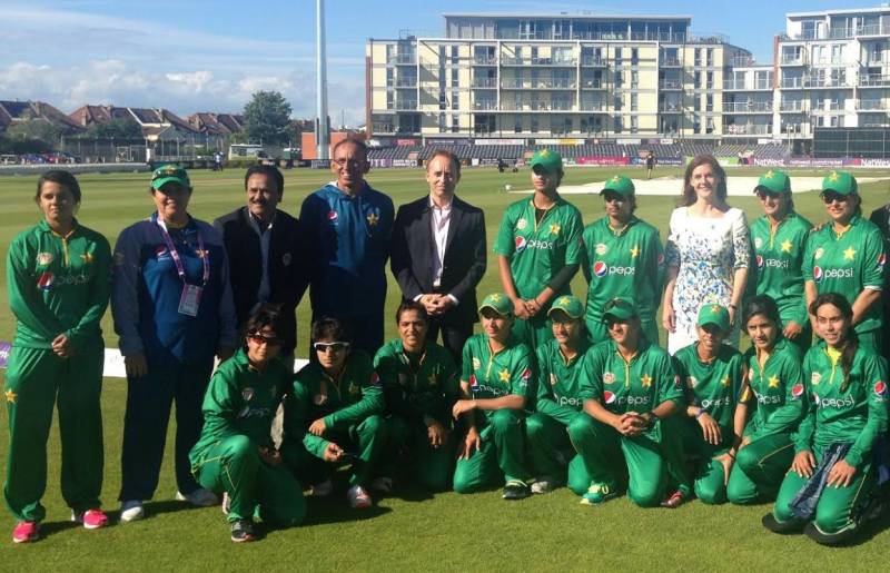 British High Commissioner meets ‘girls in green’ in Bristol