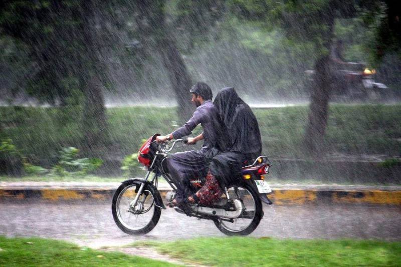 Heavy rain turns weather pleasant in Lahore