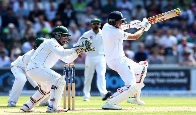 England steady innings before lunch after Pakistan strikes early in 2nd Test at Old Trafford