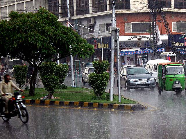 Heavy rain turns weather pleasant in Lahore