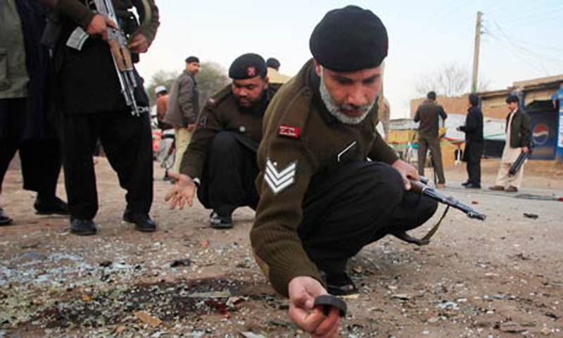Two blasts kill a security official, injure five others in Swat