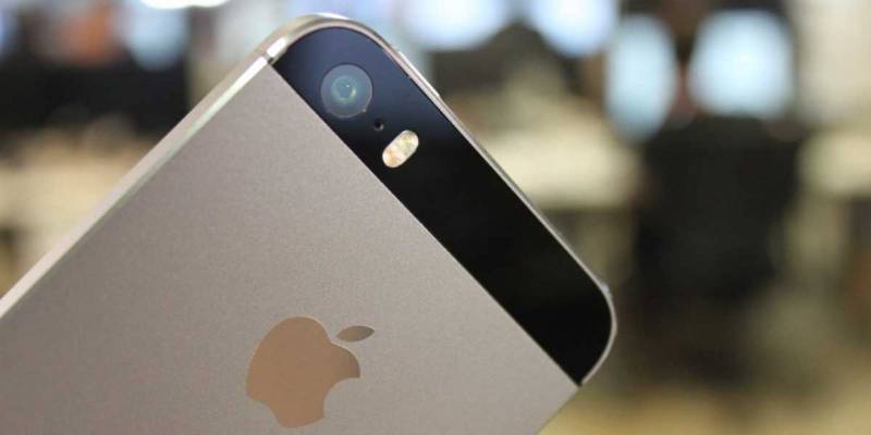 Iran to allow local companies to import iPhones