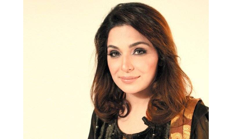 Meera walks into Mobilink franchise, says her internet is not working