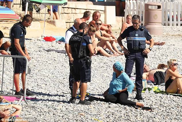 French policemen force Muslim woman on the beach to take off her clothes