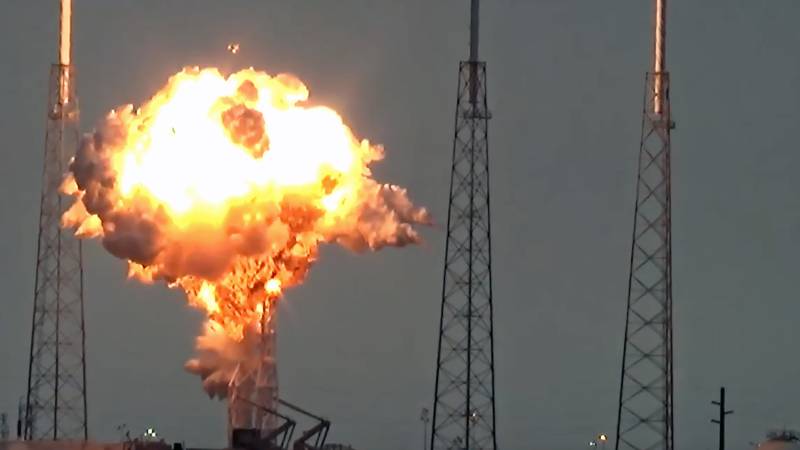 Explosion at SpaceX launch pad mars Facebook plan to connect Africa