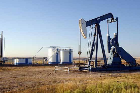 Oil prices extend gains on weak Dollar, industry data