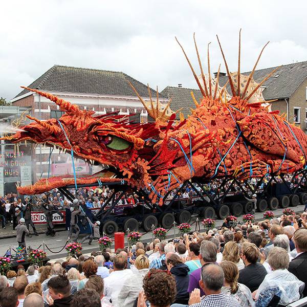 World’s largest flower parade in Netherlands (PHOTOS)
