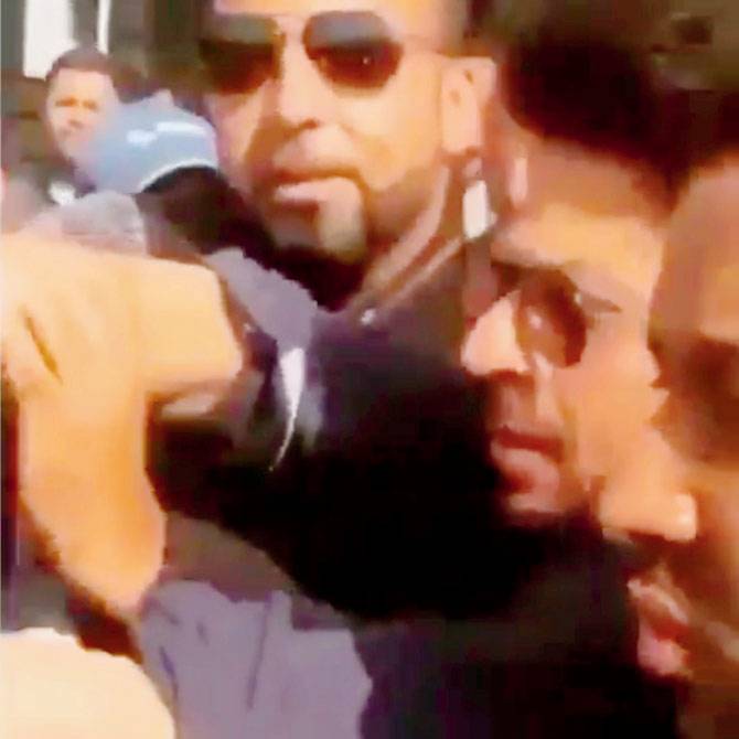 Shahrukh Khan attacked by a fan in Turkey