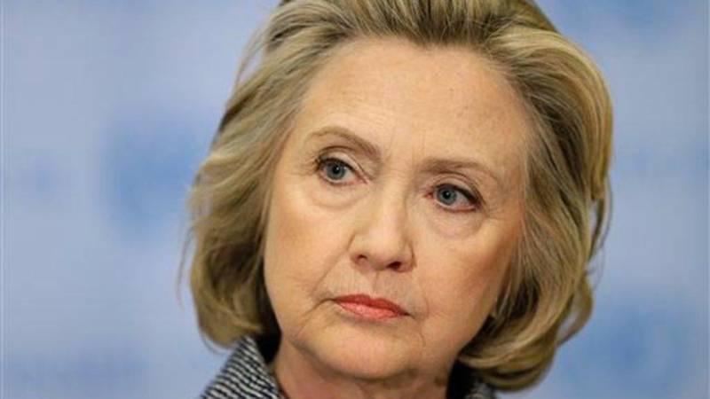 Was Hillary Clinton wearing an earpiece? Eagle-eye observers claim Clinton cheated