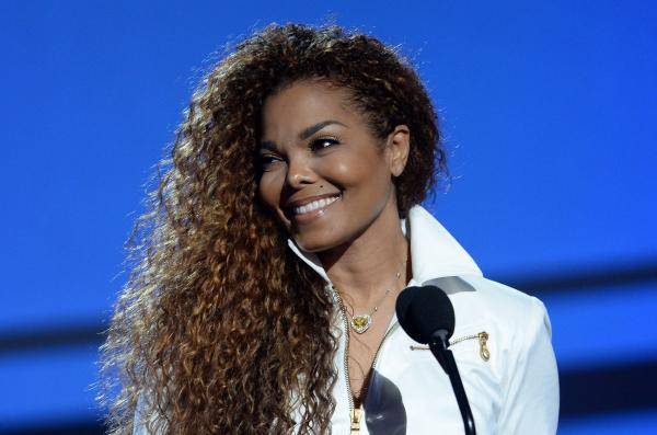 'Pregnant' Janet Jackson seen shopping in London for baby items