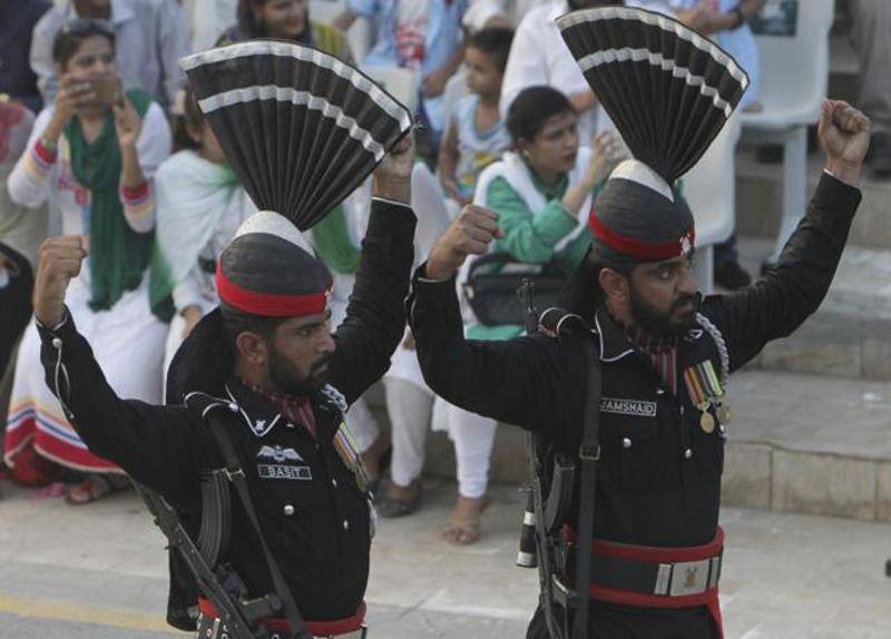 Pakistanis show their strength on Wagah while Indians run away