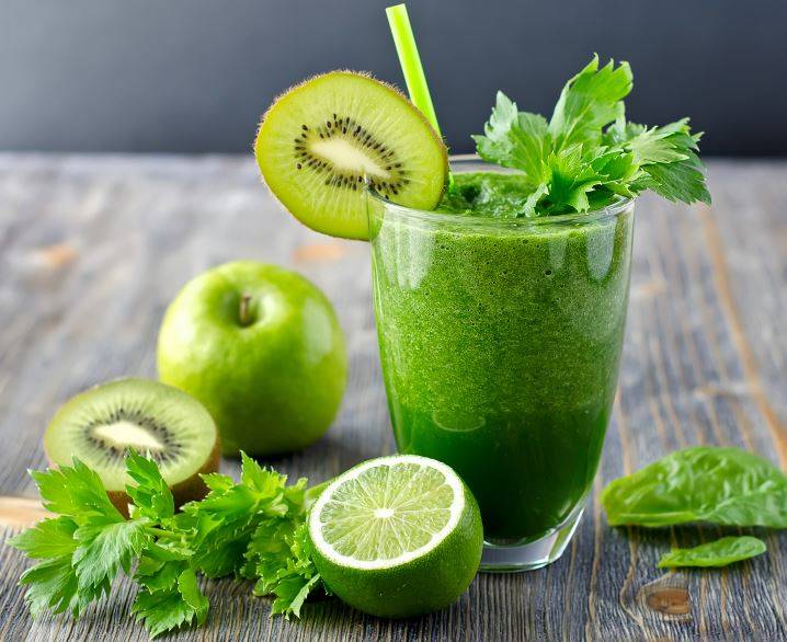 The BEST Green Smoothie in the WORLD [Equals a healthy breakfast]!