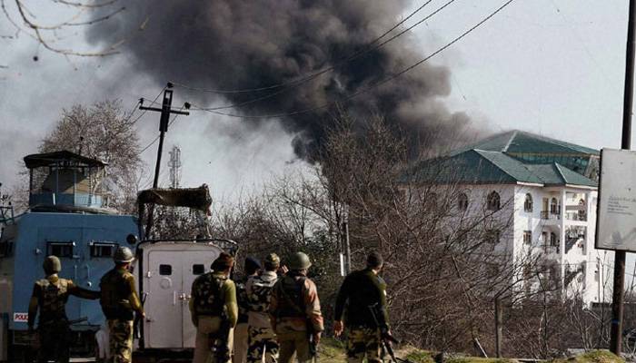 Grenade attack on paramilitary convoy in occupied Kashmir, 8 Injured