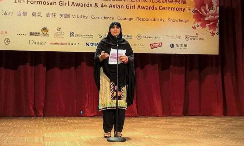 Pakistani girl Hadiqa Bashir wins Asian Girls Human Rights Ambassador award