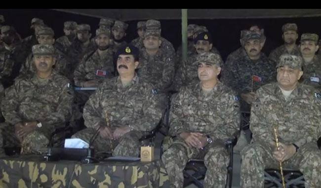 Pakistan Army conducts night field manoeuvre exercise