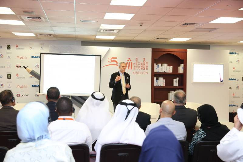 Robert E. Baensch holds a ‘1001 Titles’ training session at SIBF