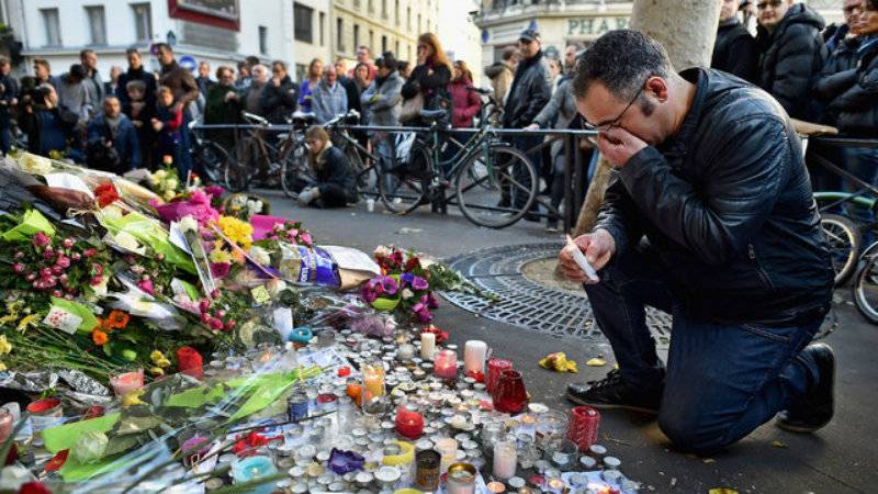 France remembers Paris attack victims on first anniversary