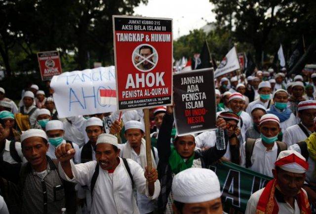 Thousands flock to Jakarta for protest against governor in blasphemy row