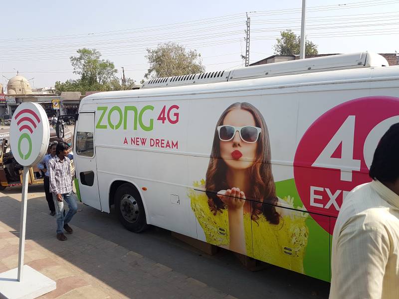 Zong starts nationwide tour in its 4G Express buses