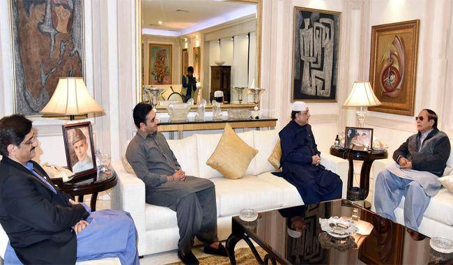 Asif Zardari, Shujaat Hussain brainstorm over grand opposition alliance to trap govt