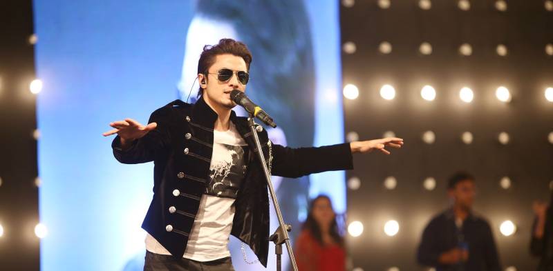 After singing the first PSL anthem, Ali Zafar sings 'Khel Jamey Ga' for the second PSL 2017, & we are all geared up!