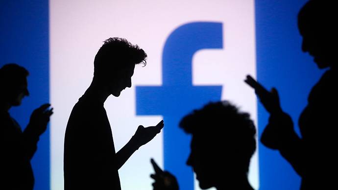 Facebook DEPRESSES People: A look into envy, anxiety & jealousy that FB has got us hooked to