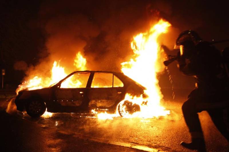 Around 1000 cars torched on New Year's night in France