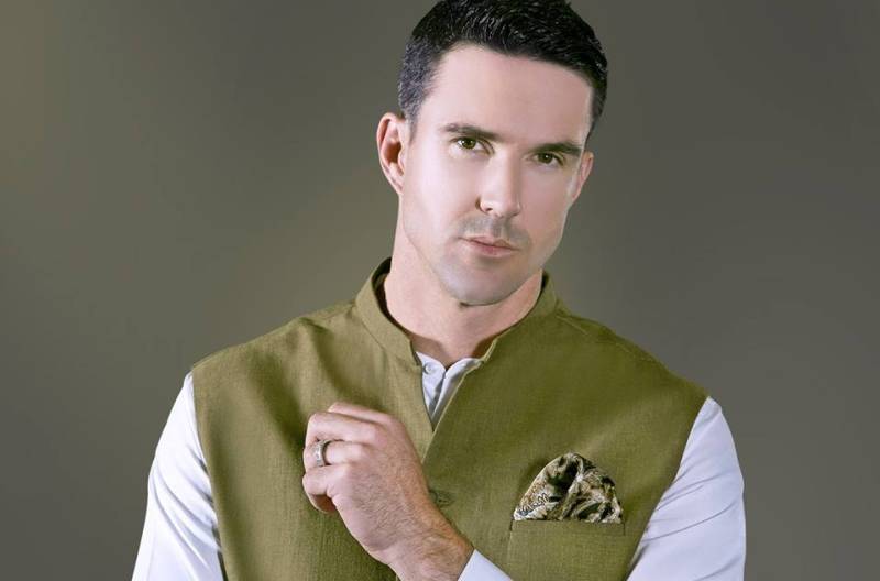 Kevin Pieterson wears Edenrobe Pakistan, is eye-candy in traditional wear [ladies, turn your AC's on]