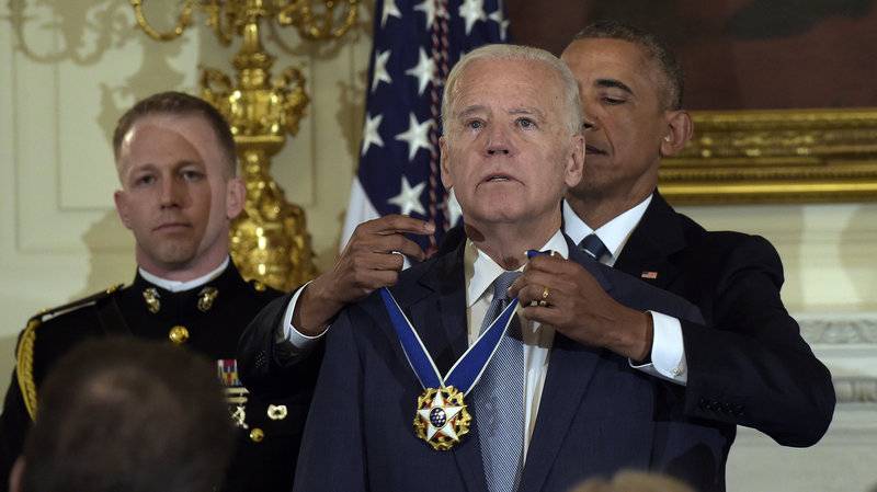 Obama awards Biden Medal of Freedom