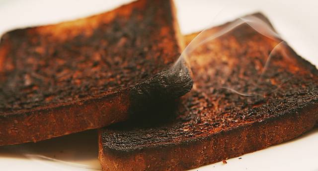 Eating burnt toast and potatoes? Increasing your risk to cancer, say experts